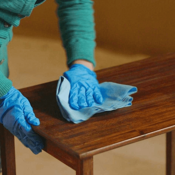 Ahşap Masadaki Yapışkan İz Nasıl Temizlenir? : Kapak Görseli